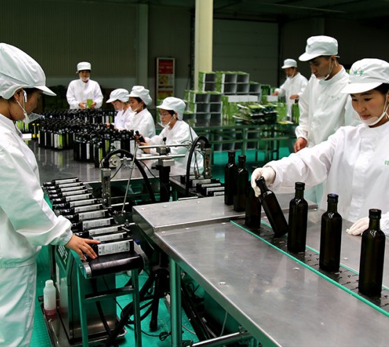 祥宇特級(jí)初榨橄欖油作為國(guó)產(chǎn)優(yōu)質(zhì)橄欖油，始終以質(zhì)量求生存、以品牌謀發(fā)展、以質(zhì)量創(chuàng)業(yè)績(jī)、以品質(zhì)追卓越。在近20年的辛苦耕耘，在品質(zhì)方面的不斷改進(jìn)..